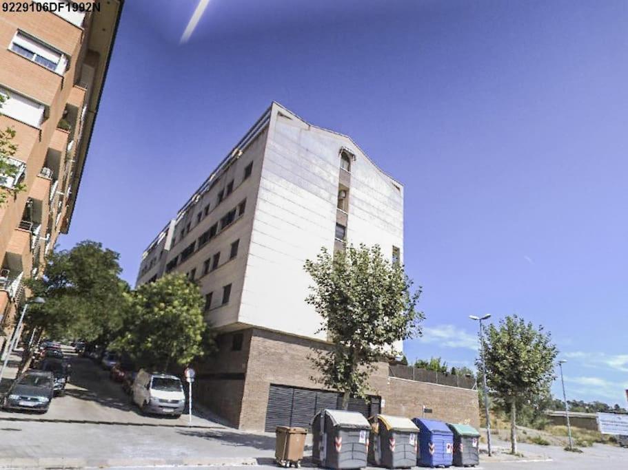 Duplex Con Piscina En Rubi Apartment Bagian luar foto