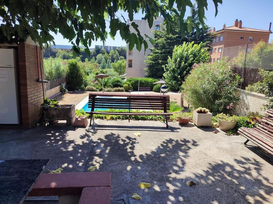 Duplex Con Piscina En Rubi Apartment Bagian luar foto